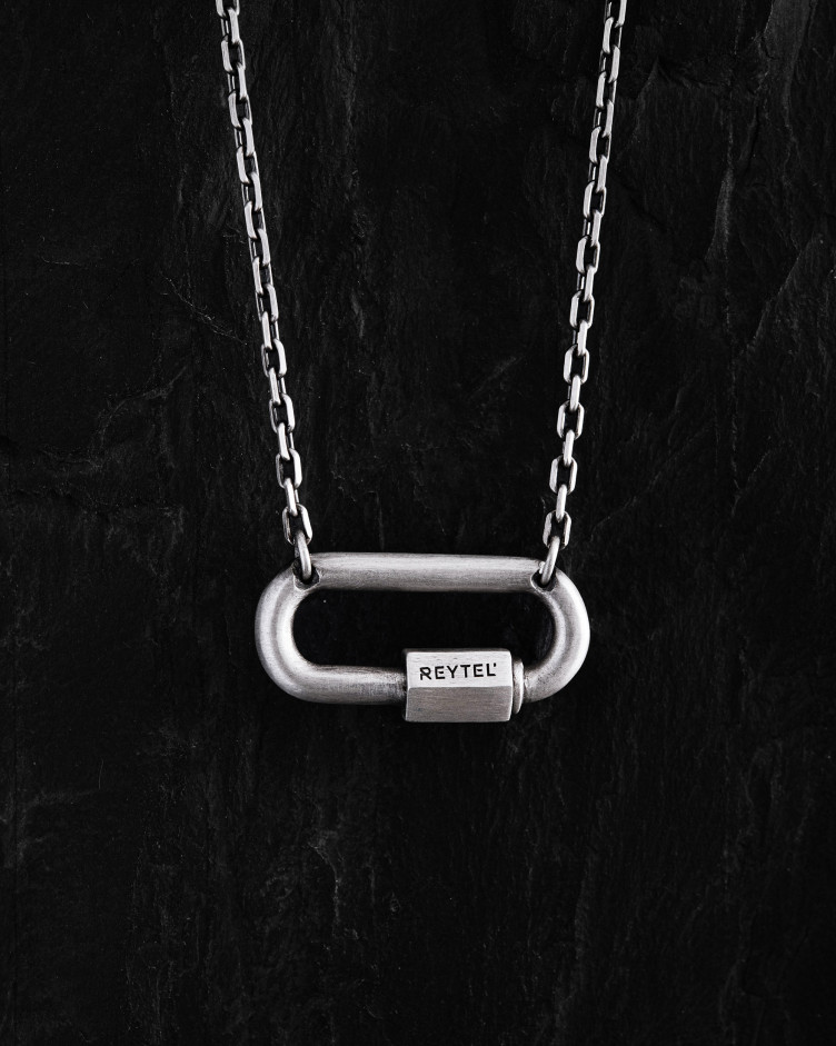 Серебряный кулон на цепочке KARABIN