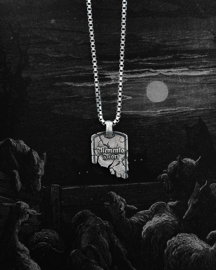 Silver pendant SCRIPTUM. MEMENTO MORI