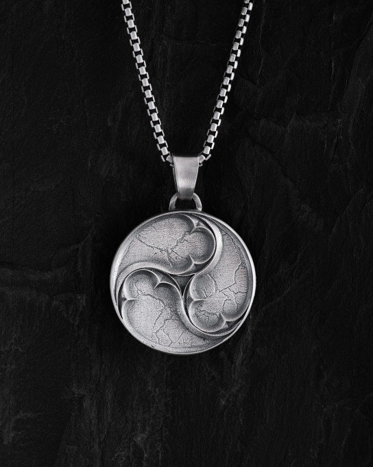 Серебряный кулон TRISKELION / Кулоны