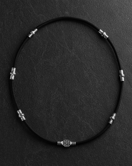 Шелковый шнурок VEGVISIR. SVARGA с серебряными вставками