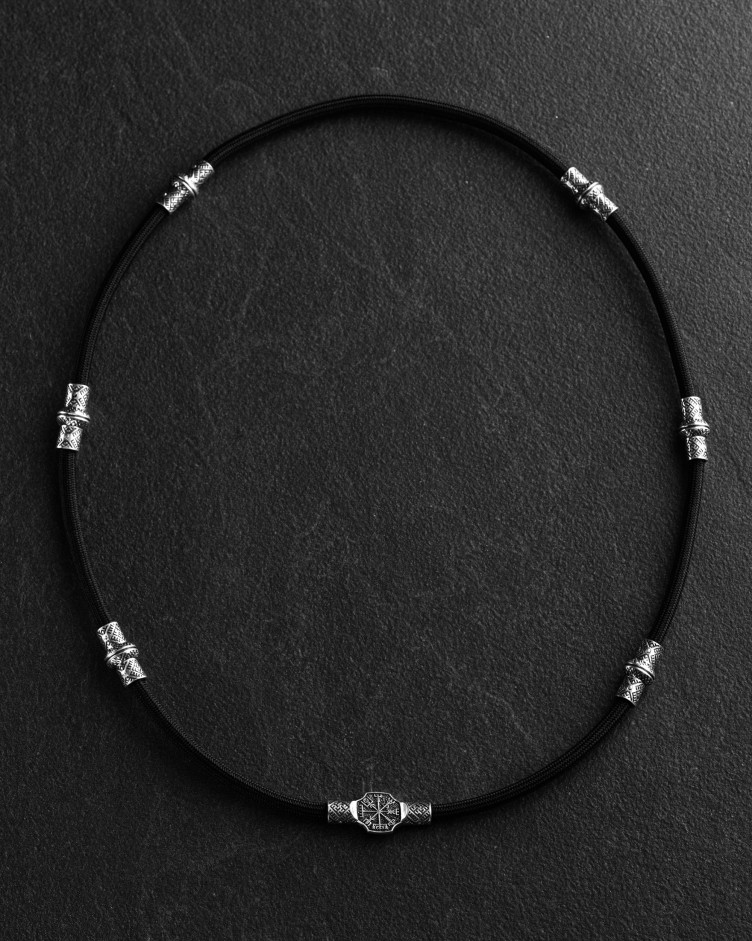 Шелковый шнурок VEGVISIR. SVARGA с серебряными вставками