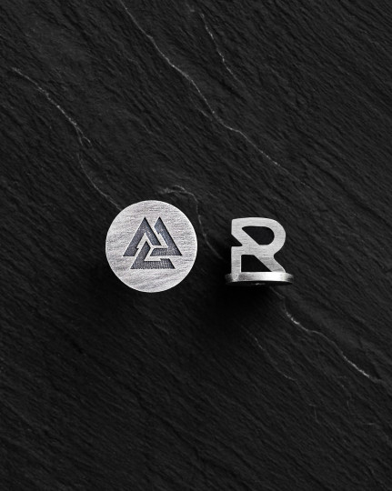 Срібна моносережка VALKNUT / Сережки