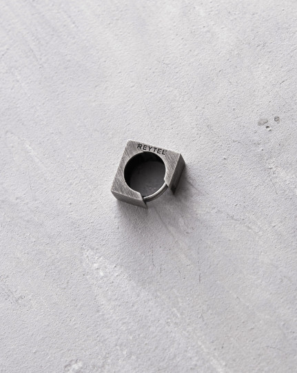 Серебряная моносерьга WINKEL / Серьги + 4