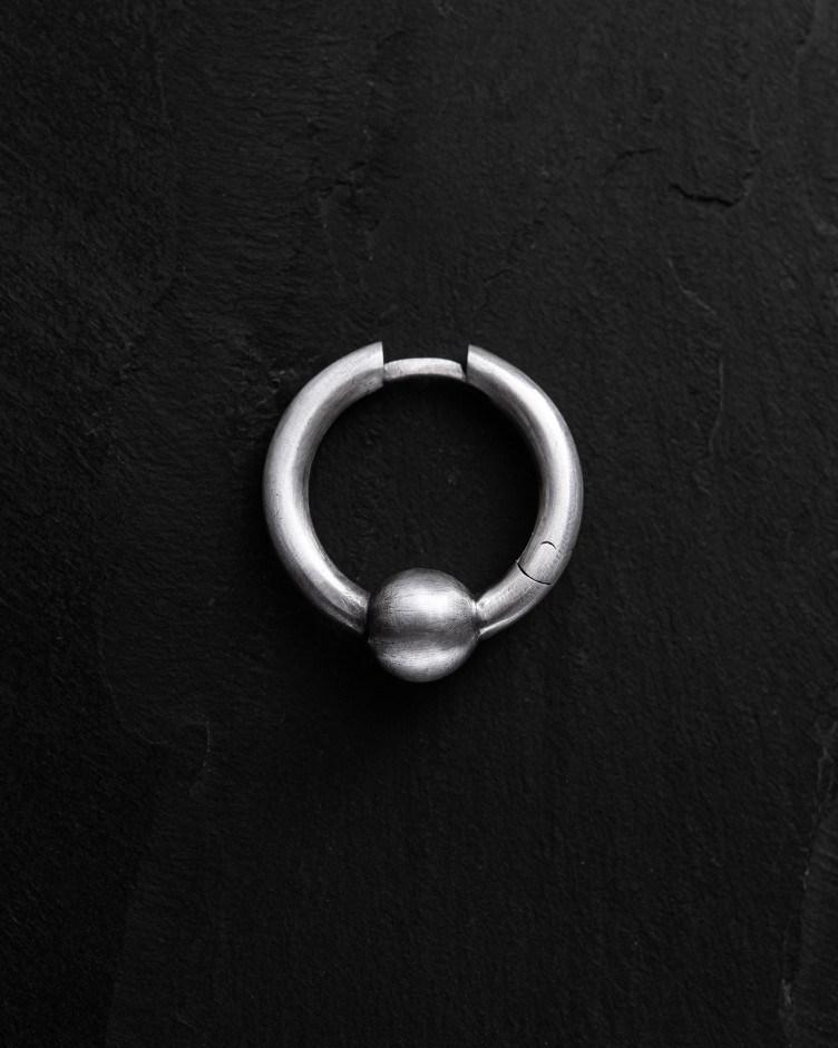 Silver single earring GRAVITY 3