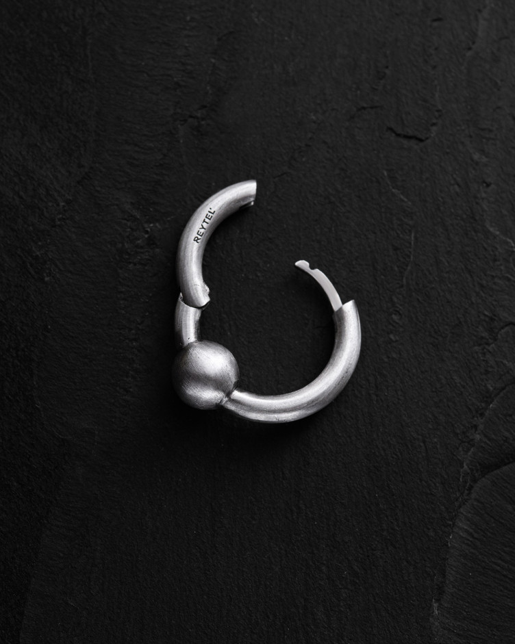Silver single earring GRAVITY 2