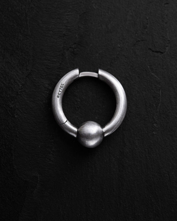Silver single earring GRAVITY