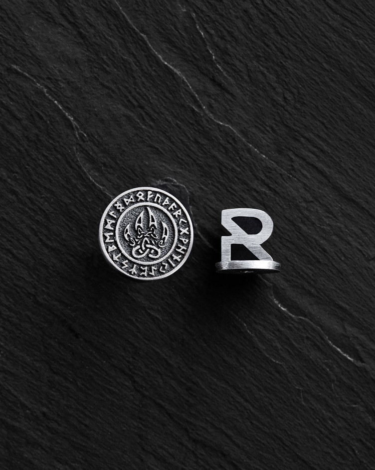 Серебряная моносерьга BEAR'S PAW. RUNES
