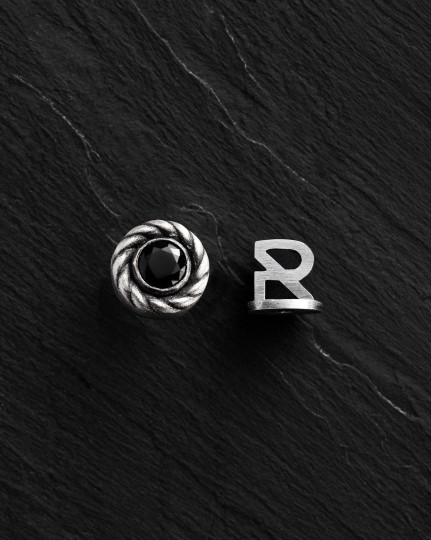 Срібна моносережка REEKS. BLACK STONE / Сережки