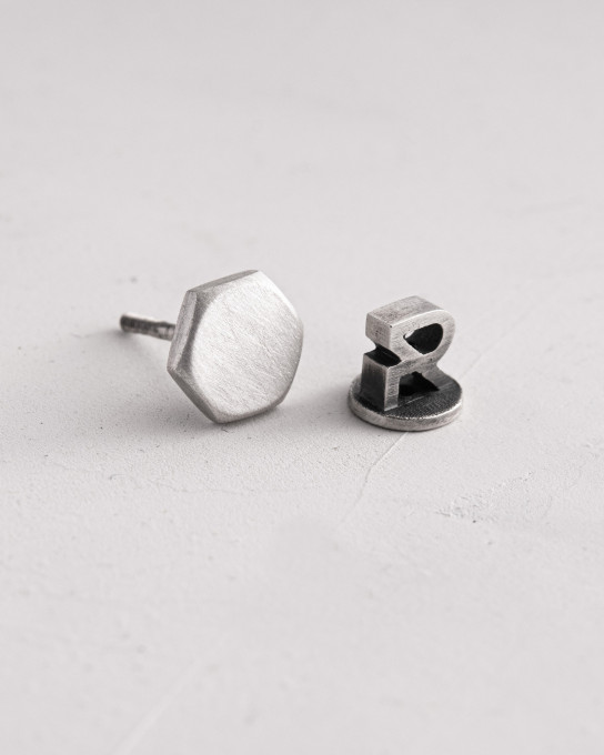 Серебряная моносерьга HEXAGON / Серьги + 5