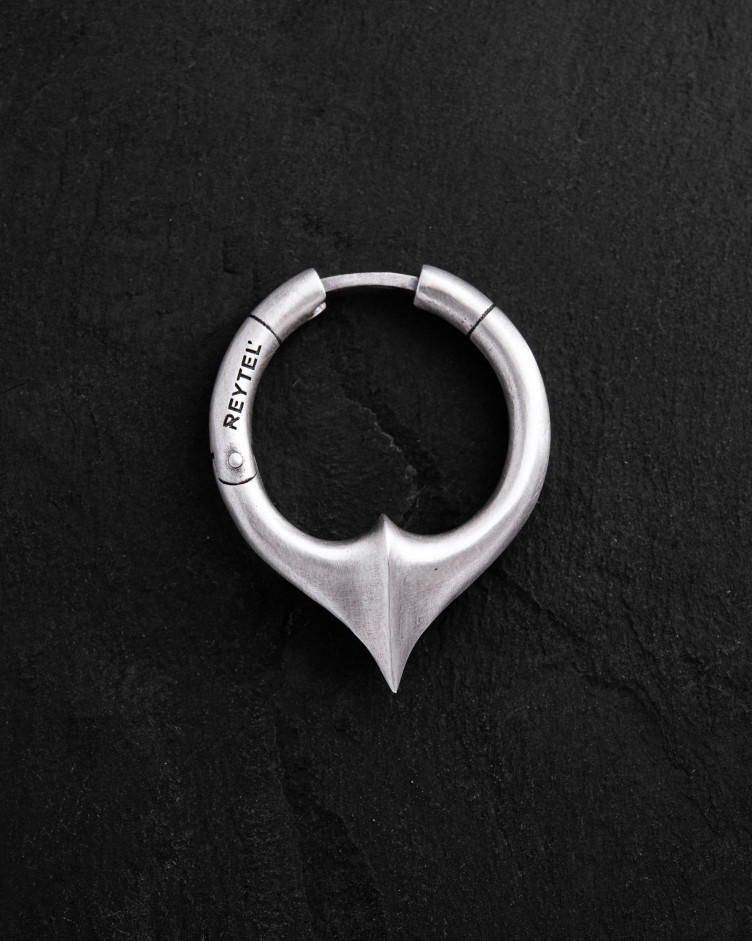 Серебряная моносерьга REBELLION
