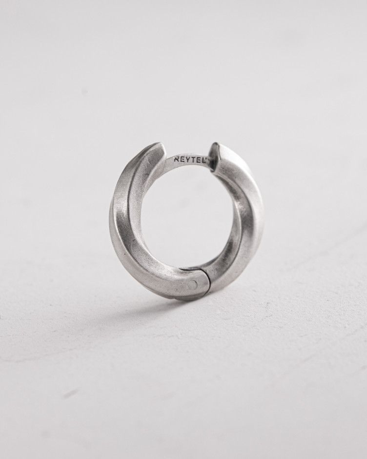Серебряная серьга - кольцо VIR