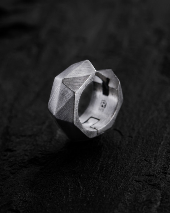 Серебряная моносерьга FACETS / Серьги + 5