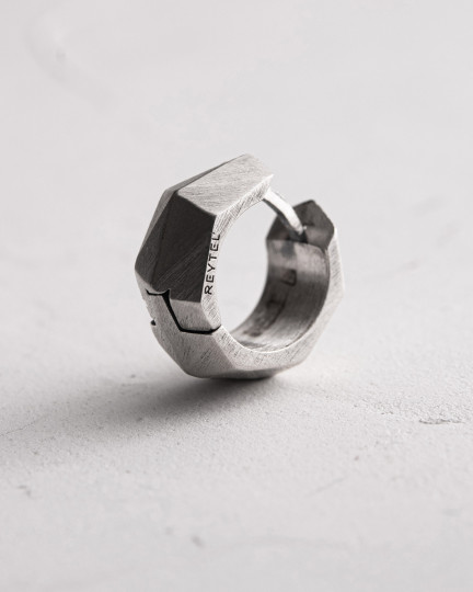 Серебряная моносерьга FACETS / Серьги + 3