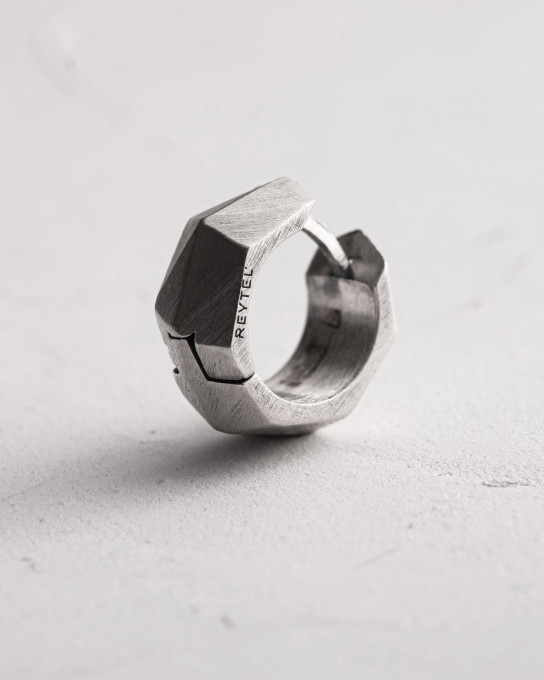 Серебряная моносерьга FACETS / Серьги + 3