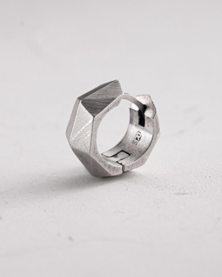 Серебряная моносерьга FACETS