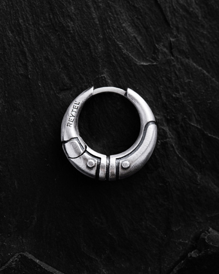 Серебряная моносерьга AXE 5