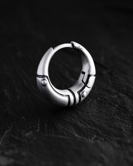 Серебряная моносерьга AXE 4