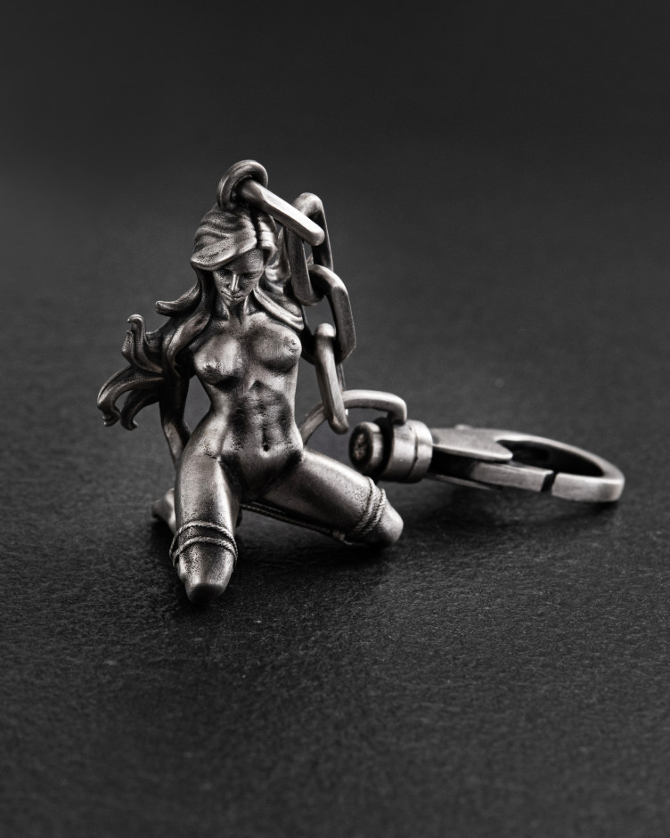 Серебряный брелок NAKED 3