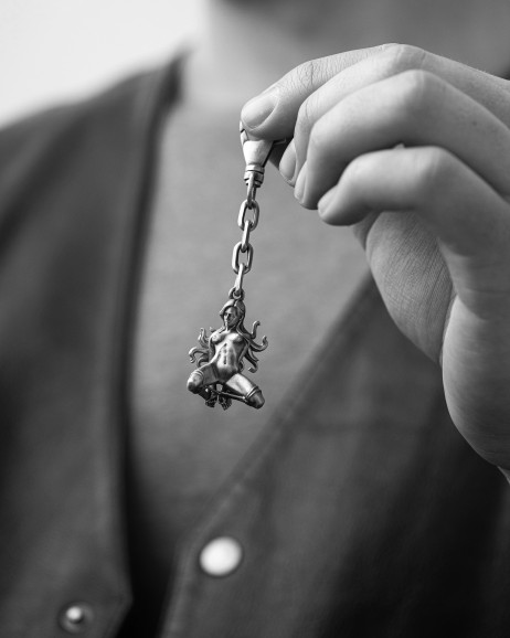 Срібний брелок NAKED 4