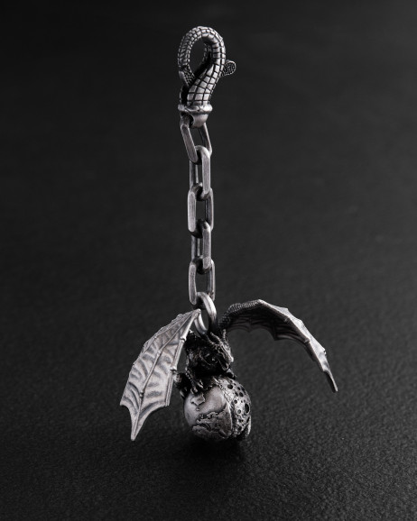 Серебряный брелок DRACO MUNDI