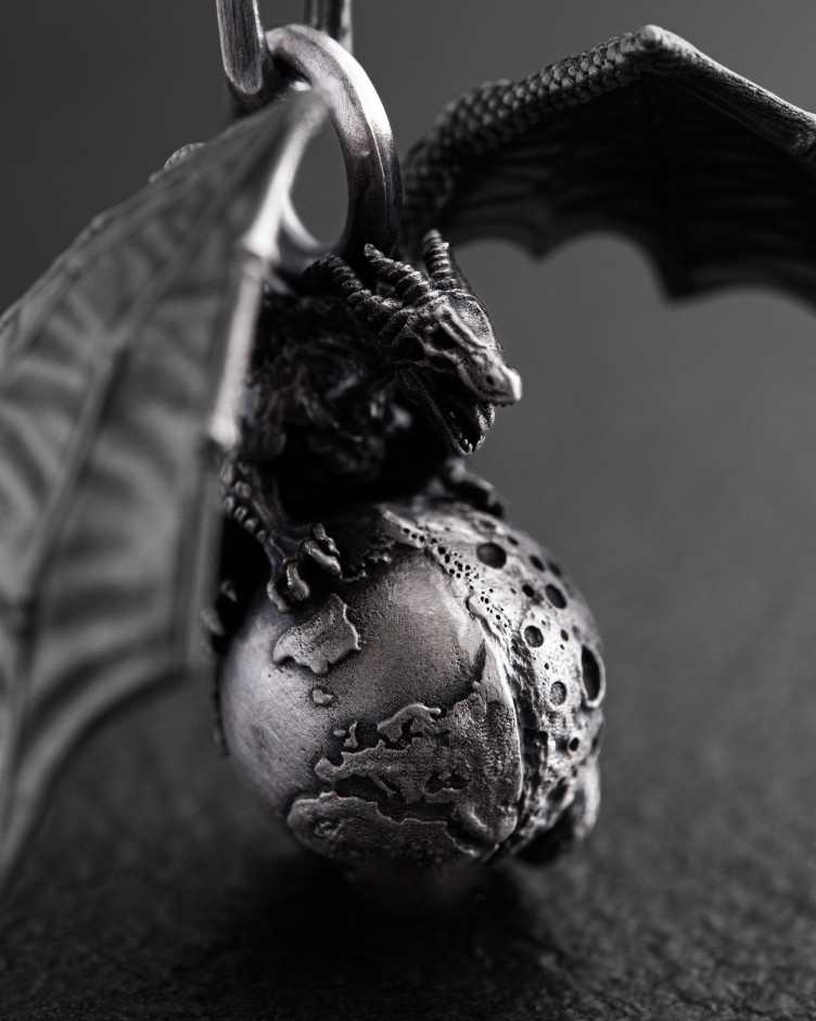 Серебряный брелок DRACO MUNDI 3